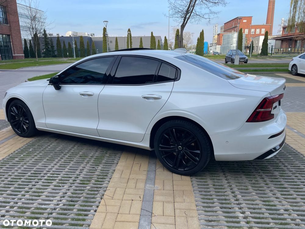 Volvo S60 B5 B R-Design - 3