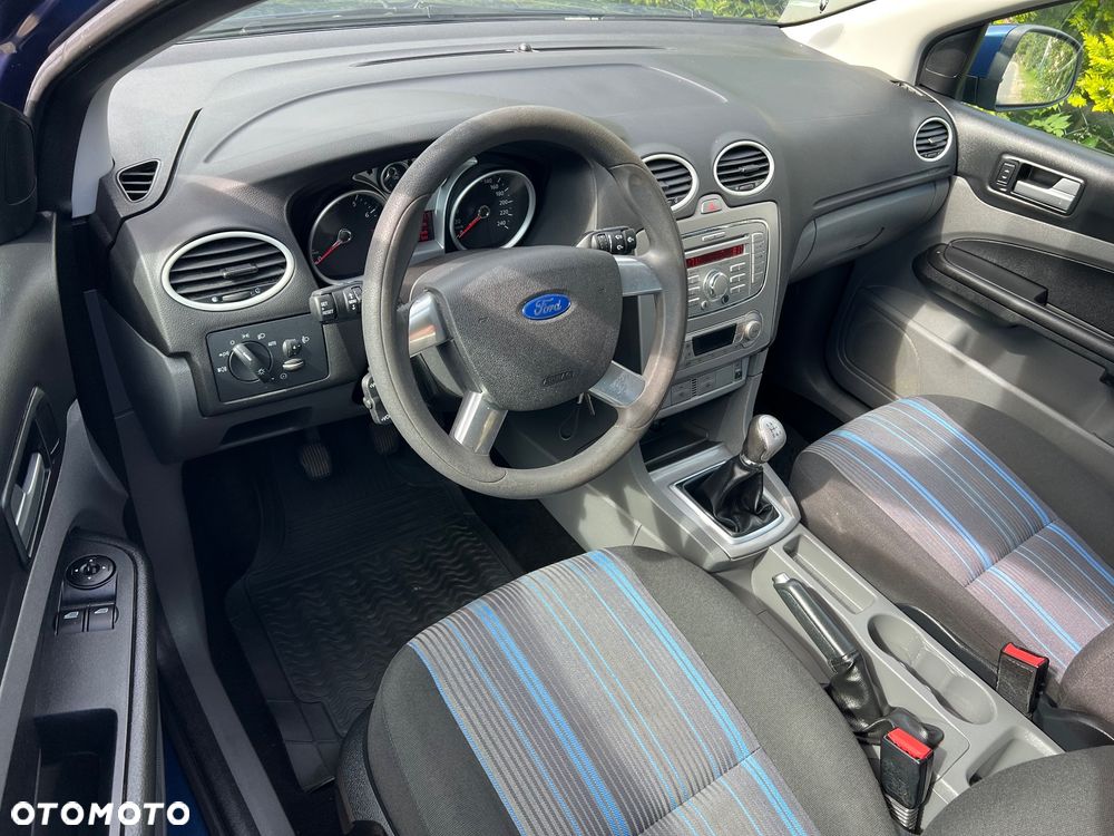 Ford Focus 1.6 16V Style+ - 10