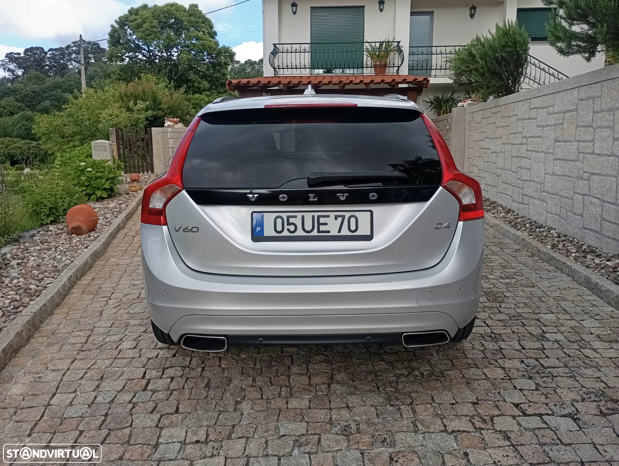 Volvo V60 2.0 D4 Momentum - 3