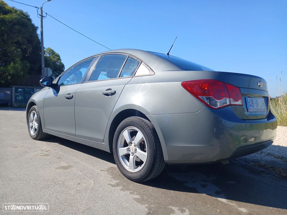 Chevrolet Cruze 1.6 LS - 3