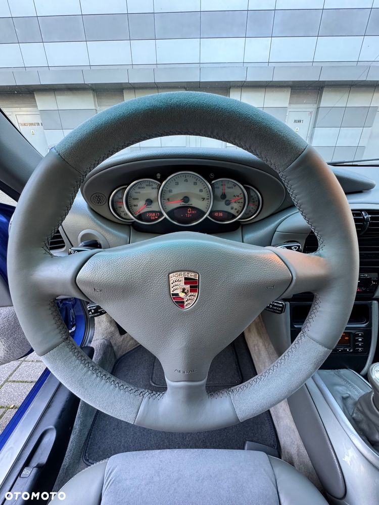Porsche 911 Carrera - 13