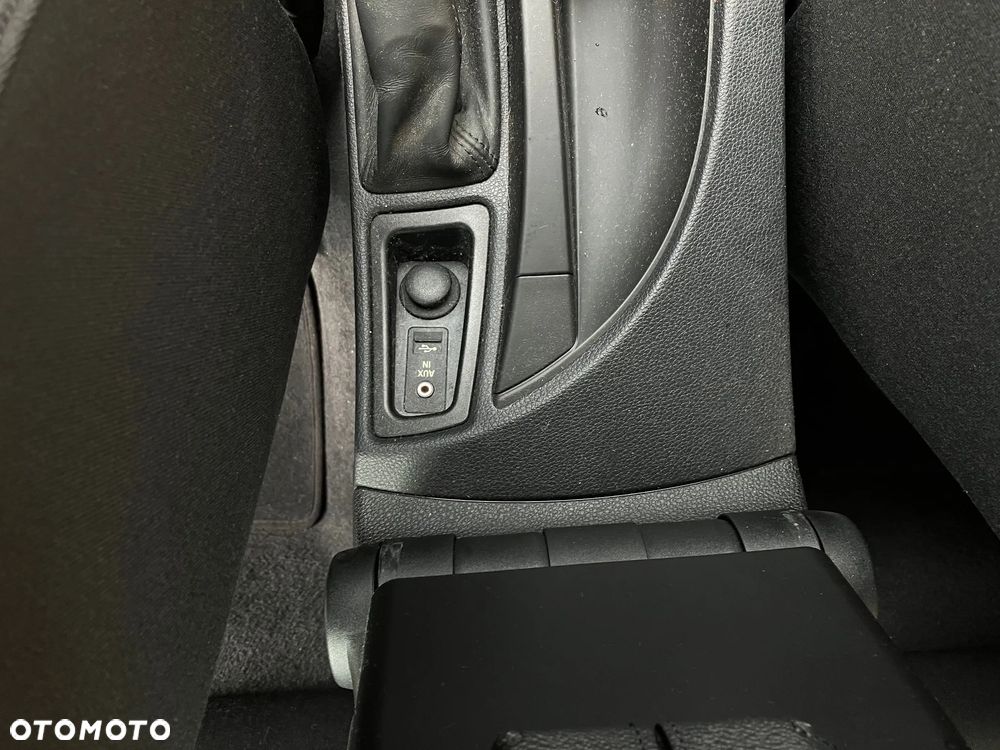 BMW Seria 1 120d Edition Sport - 31