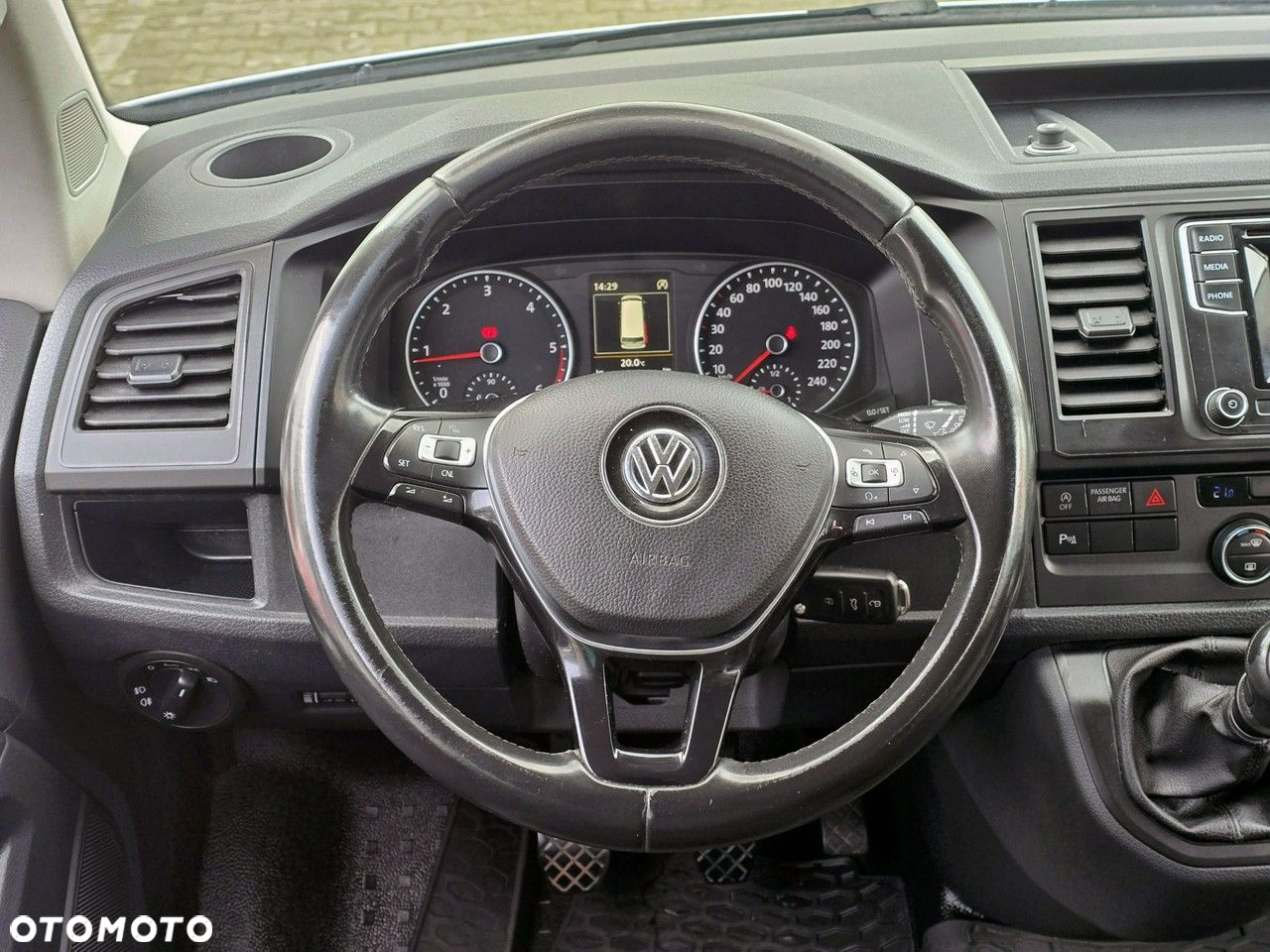 Volkswagen Caravelle - 24