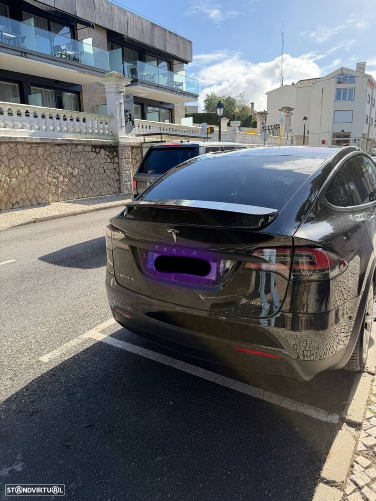 Tesla Model X - 8