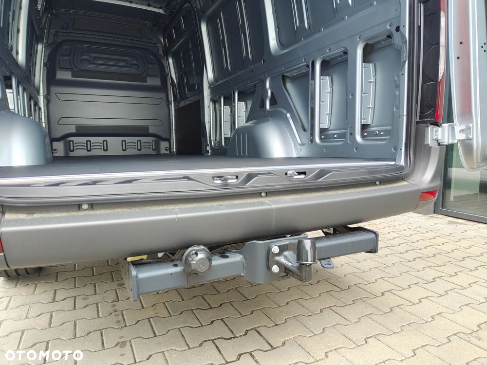Mercedes-Benz Sprinter - 11