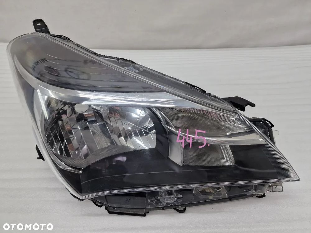 TOYOTA YARIS 3 III PRAWA ZWYKŁA LAMPA PRZEDNIA PRZÓD , NR KOITO 0D-158 , NR AUKCJI LL445 - 1