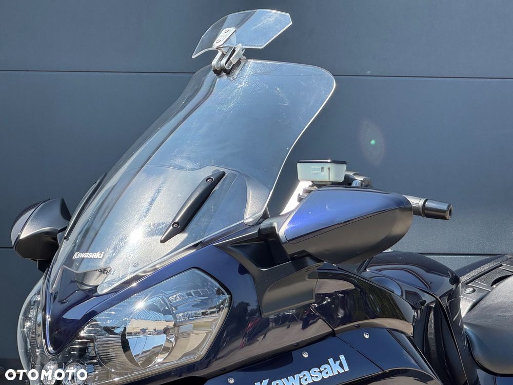 Kawasaki GTR - 25