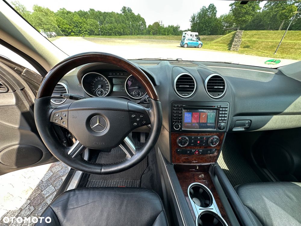 Mercedes-Benz ML - 25