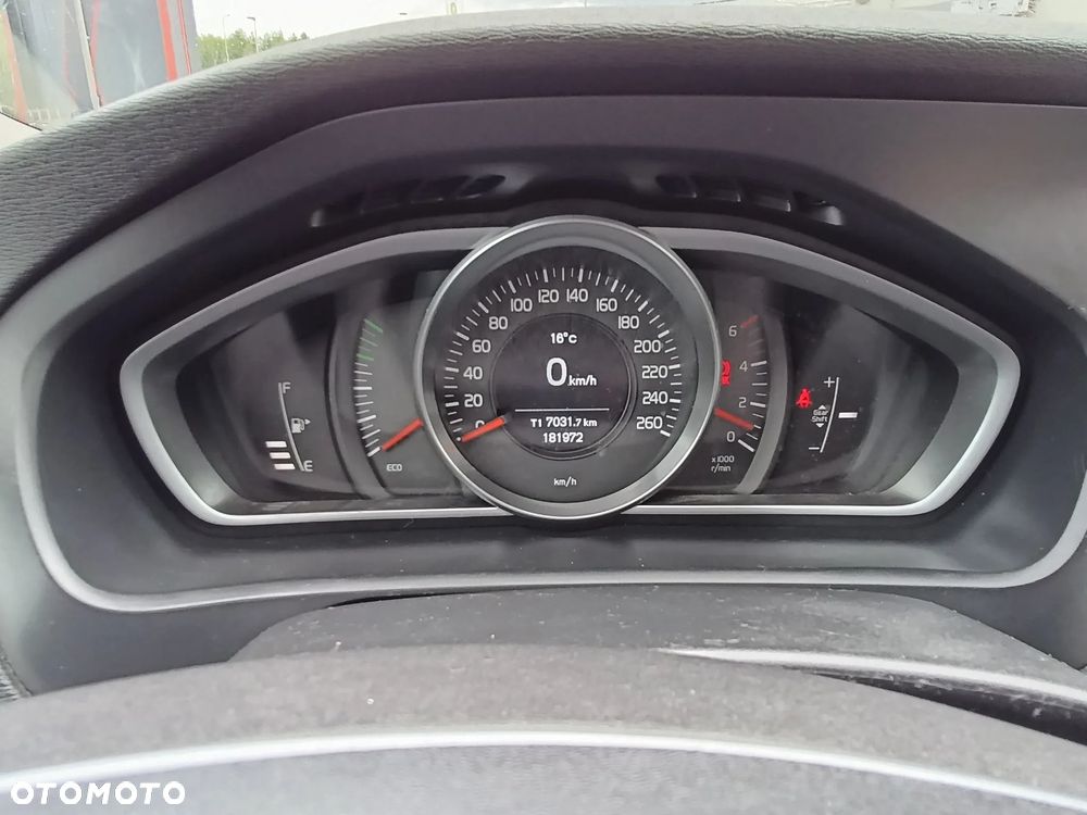 Volvo V40 D2 Momentum - 11