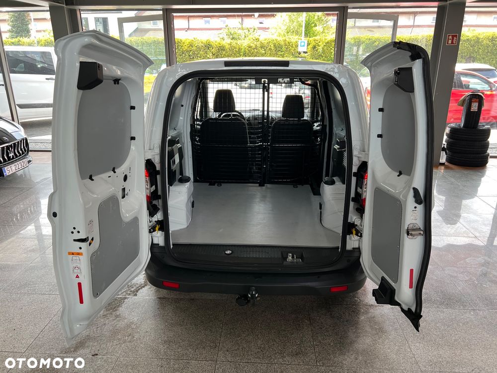 Ford Transit Courier - 13