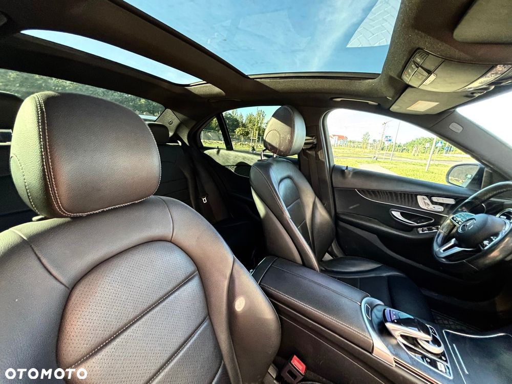 Mercedes-Benz Klasa C 300 4Matic 9G-TRONIC AMG Line - 12