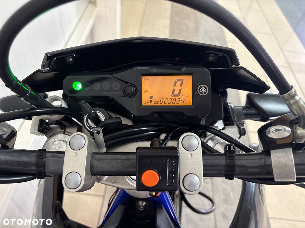 Yamaha WR - 12