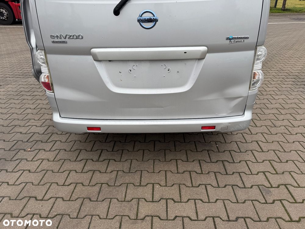 Nissan NV200 Evalia - 12