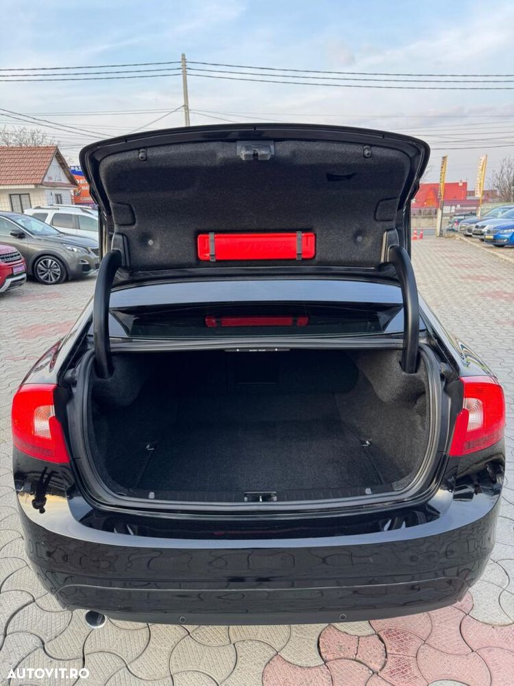 Volvo S60 D2 Geartronic - 9