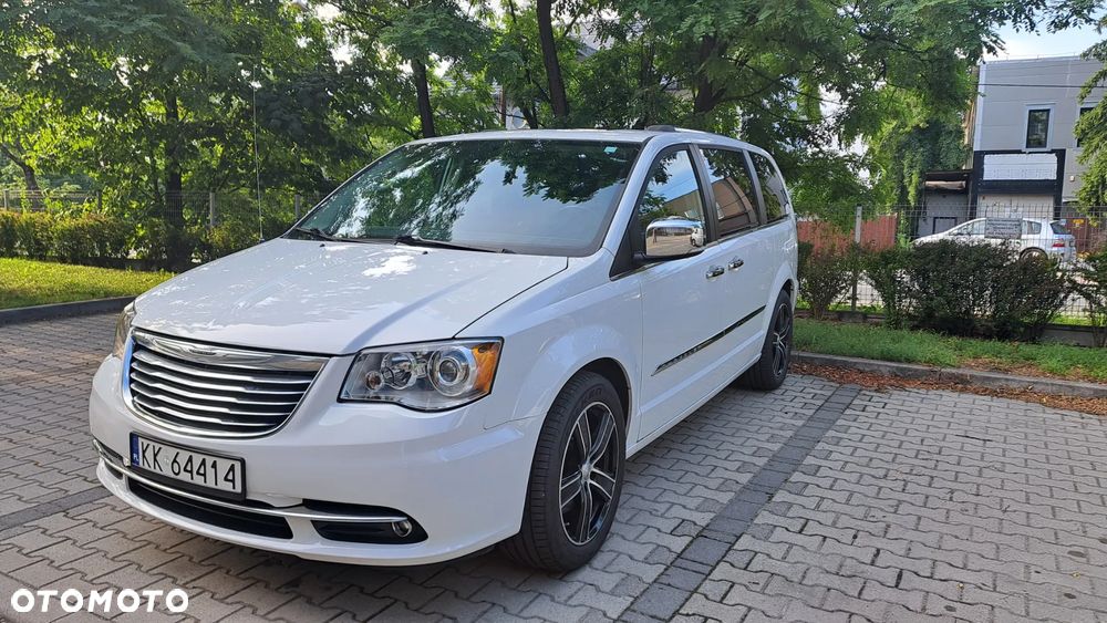 Chrysler Town & Country 3.6 Limited - 11