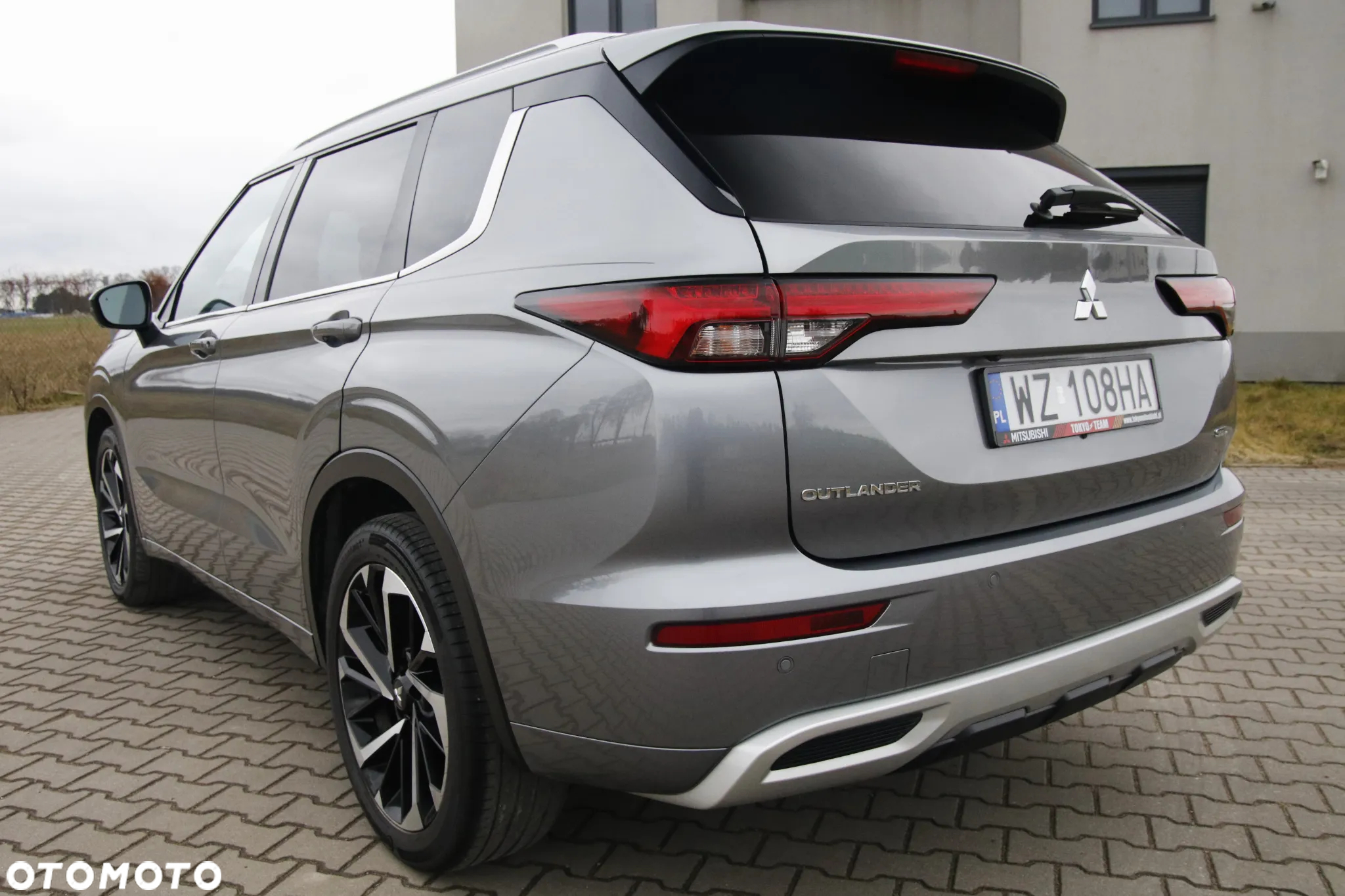 Mitsubishi Outlander - 12