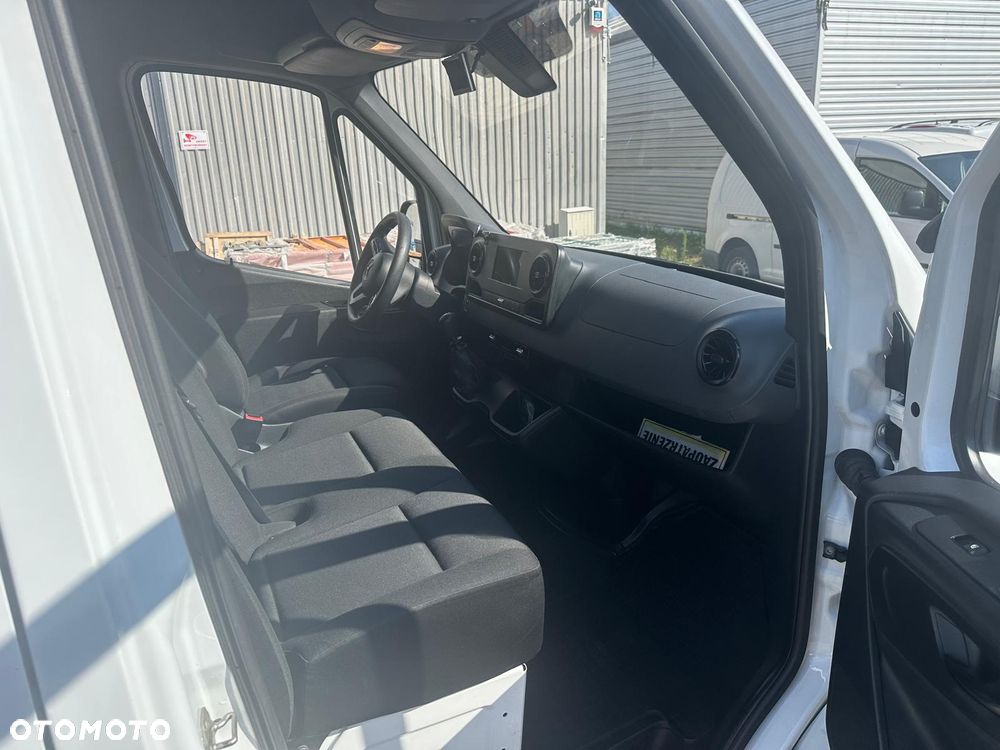 Mercedes-Benz Sprinter - 4
