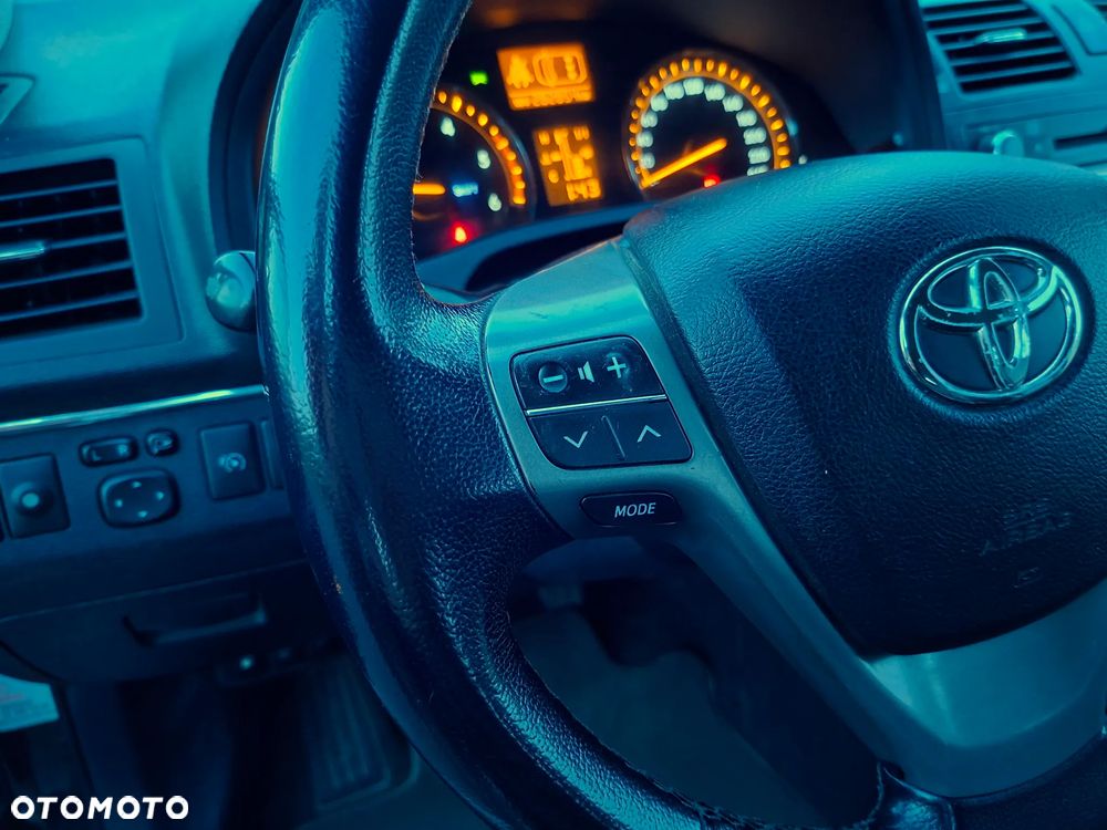 Toyota Avensis 2.0 D-4D Sol - 19