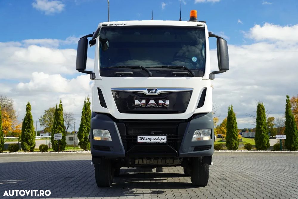 MAN TGS 41.460 / 8x6 / BASCULANTĂ CU DESCĂRCARE SPATE - 5,9 M / MANUALĂ / NAVIGAȚIE / - 15