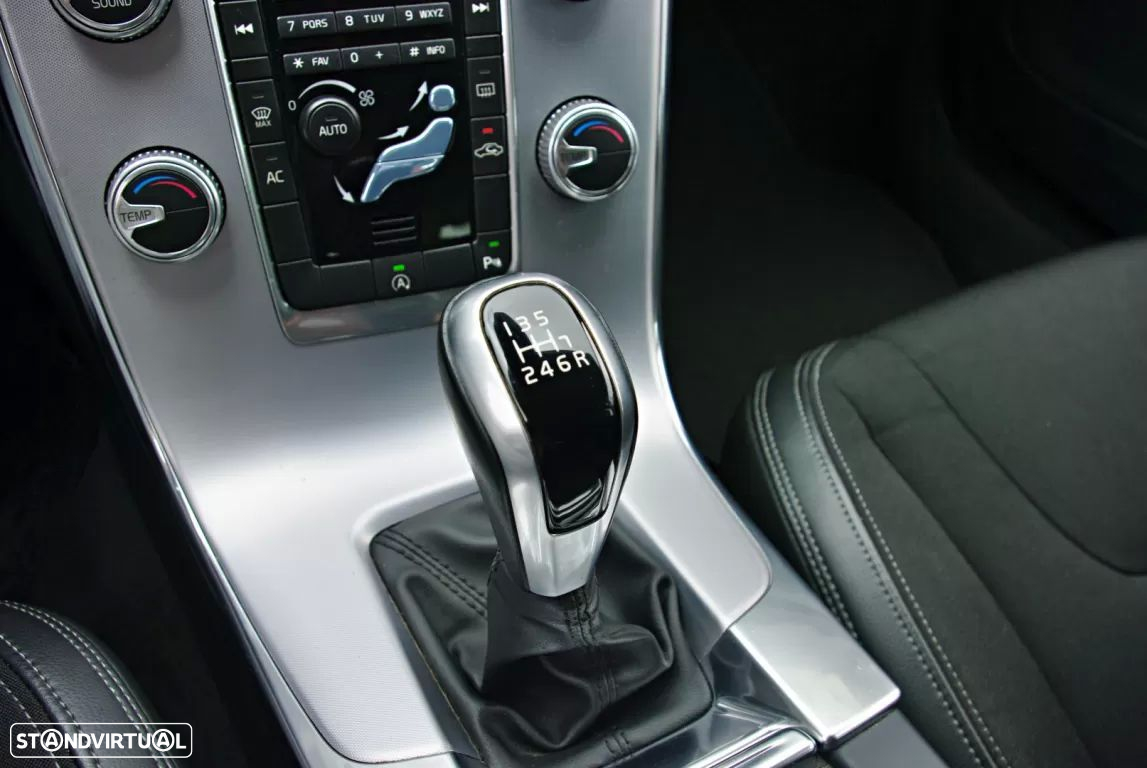 Volvo V60 2.0 D3 Kinetic - 31