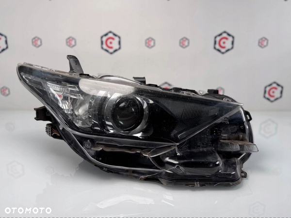 LAMPA PRAWA PRZÓD TOYOTA AURIS II LIFT LED