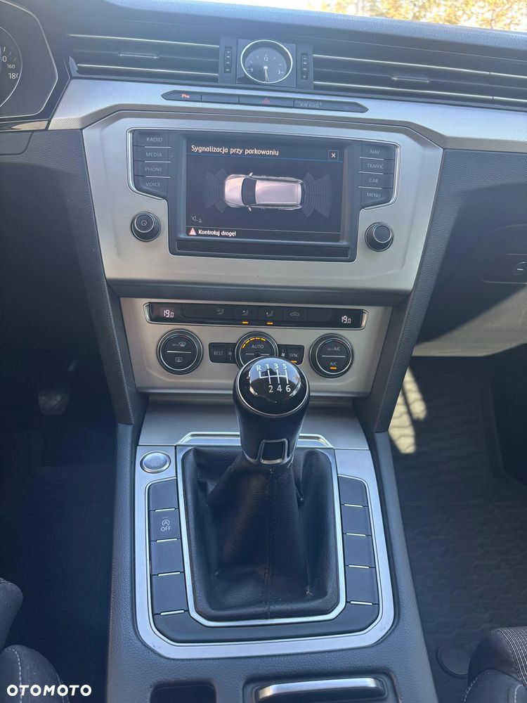 Volkswagen Passat Variant 2.0 TDI BMT Trendline - 12