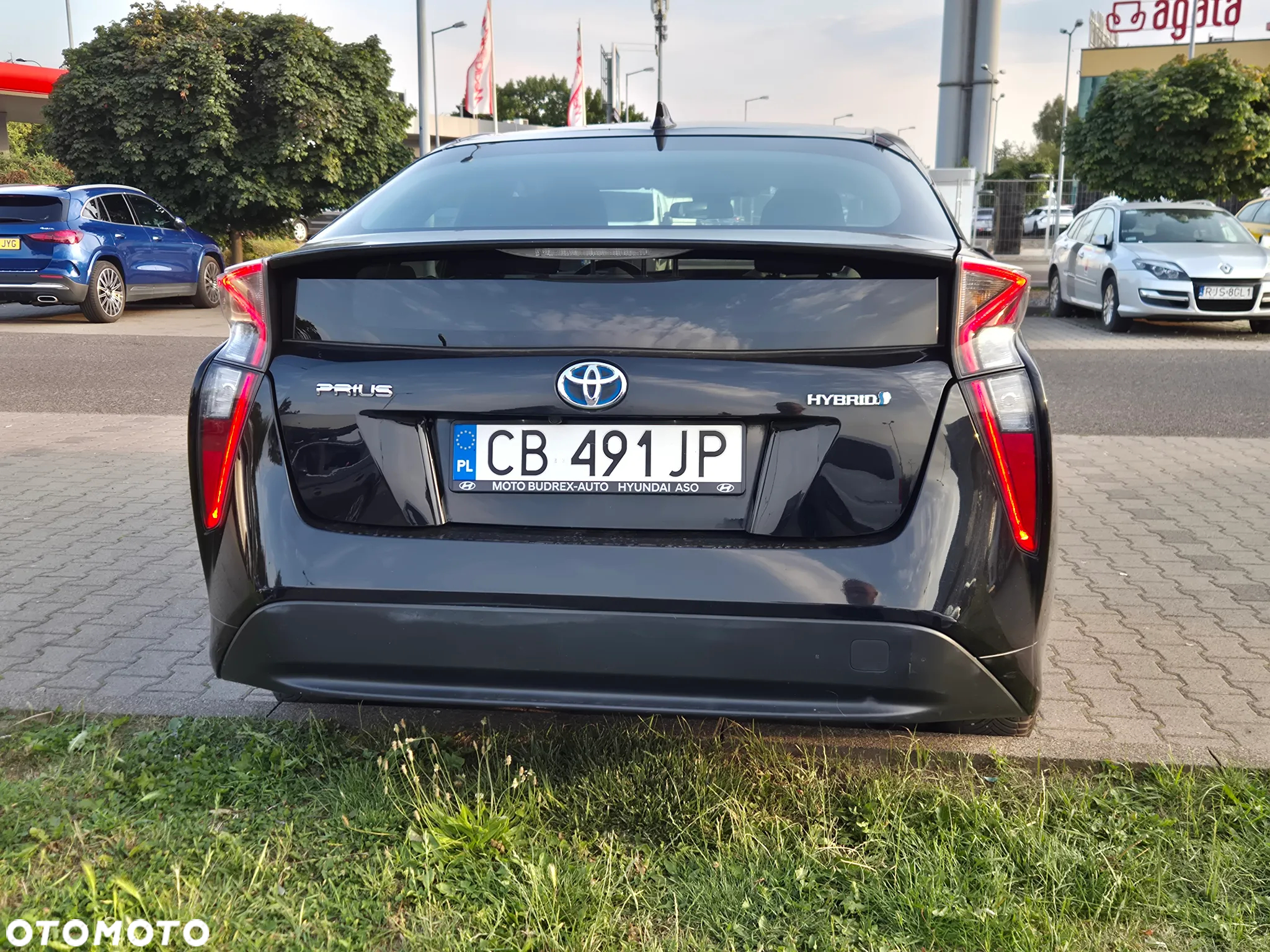 Toyota Prius (Hybrid) - 11