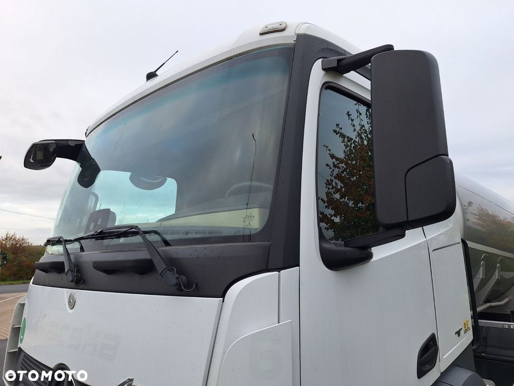 Versalift Actros  1843 - 25