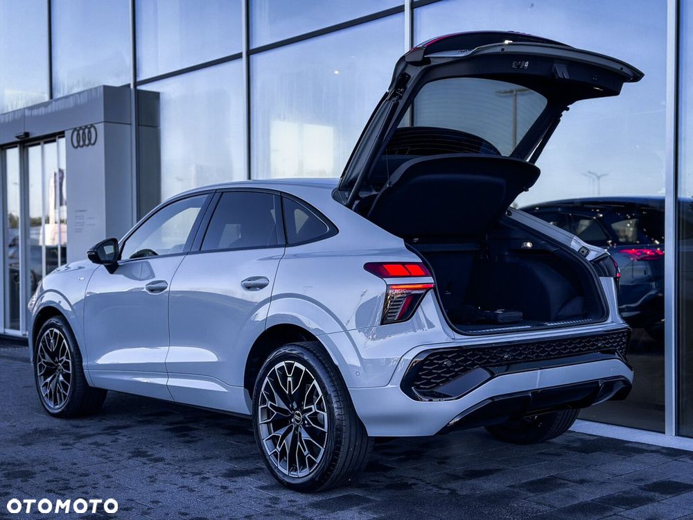 Audi Q3 Sportback - 12