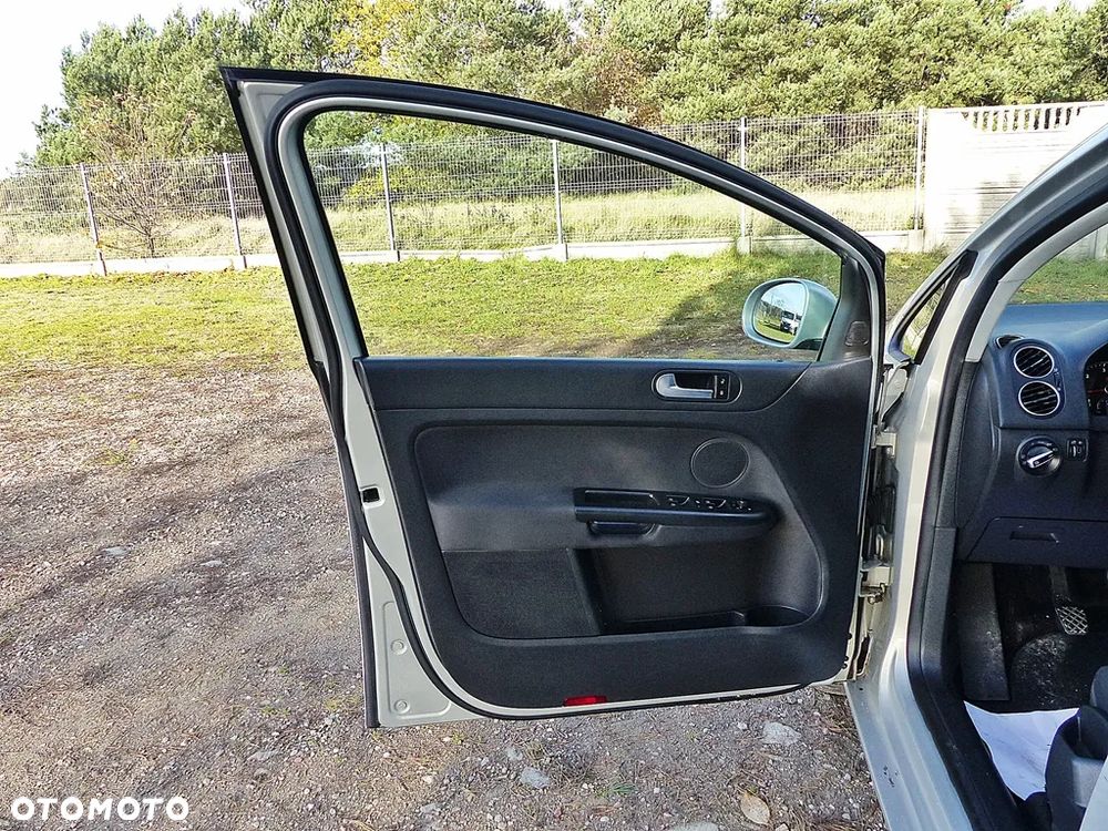 Volkswagen Golf Plus 2.0 TDI Comfortline - 17