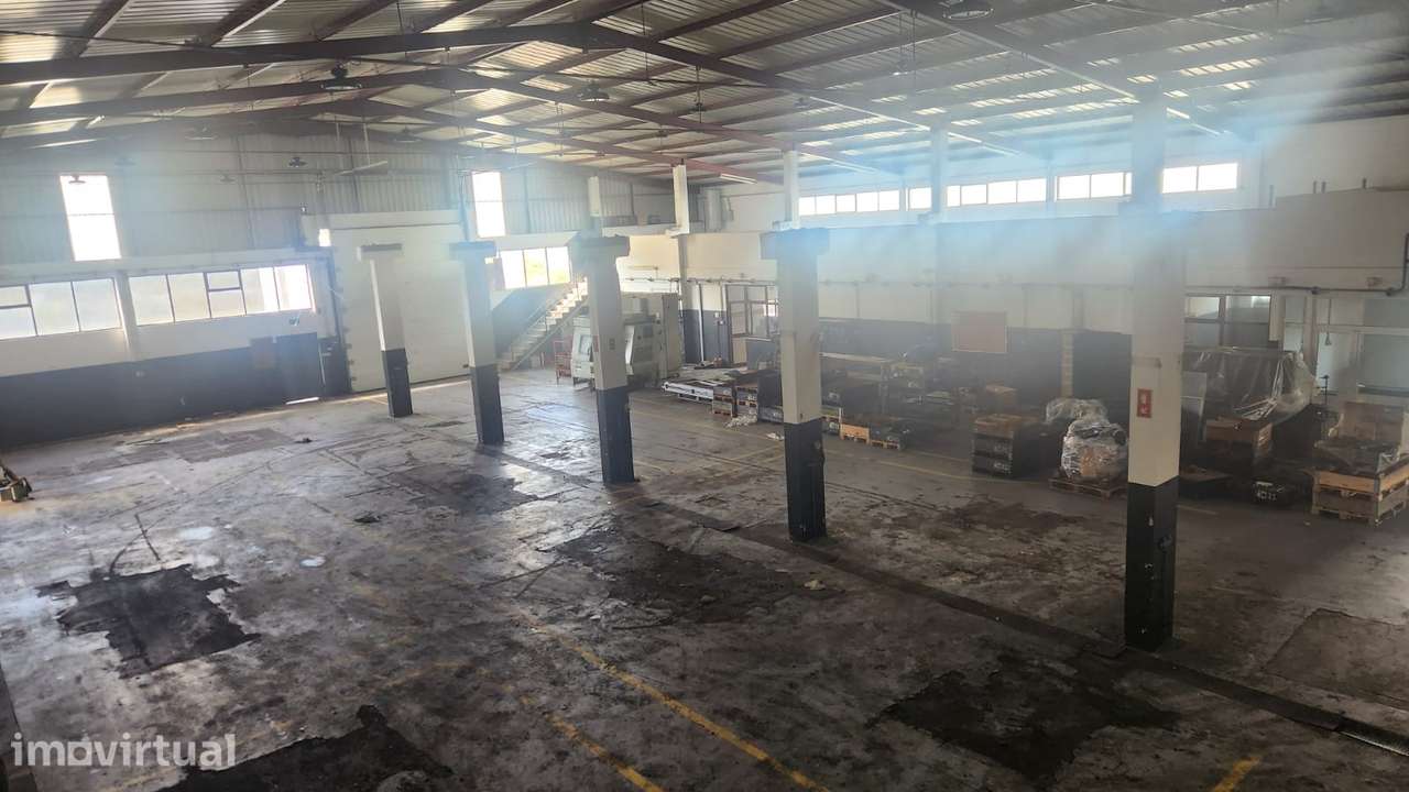 Pavilhão zona Ind., 1500m2, Casal da Lebre, M. Grande (Opção  compra). - Grande imagem: 5/24