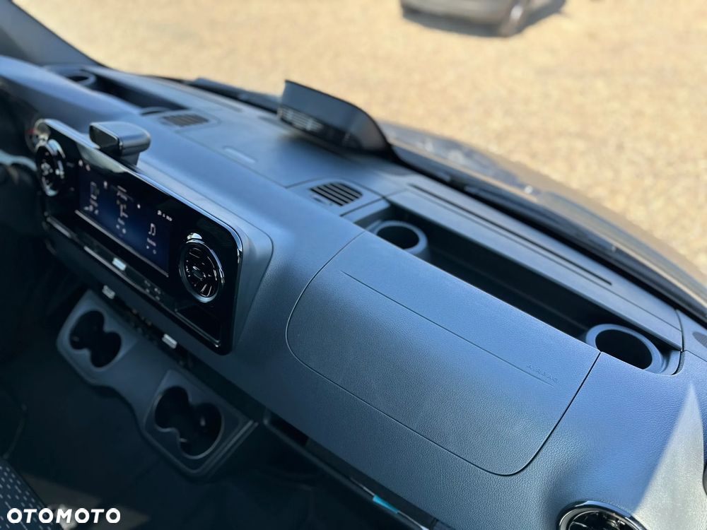 Mercedes-Benz Sprinter - 20