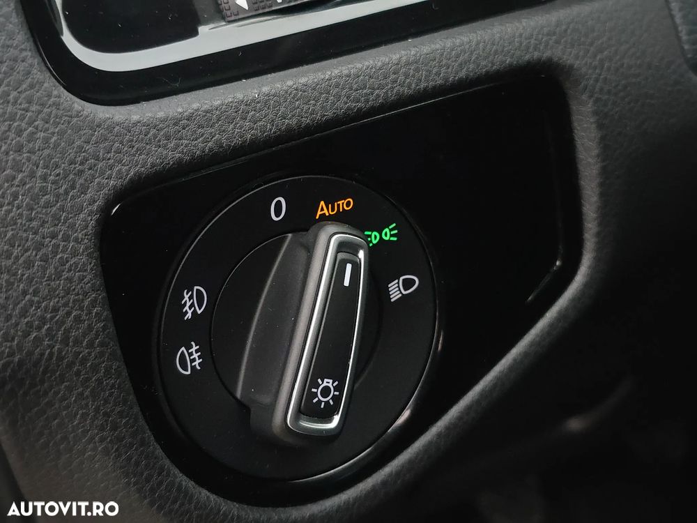 Volkswagen Golf 2.0 TDI (BlueMotion Technology) Highline - 32