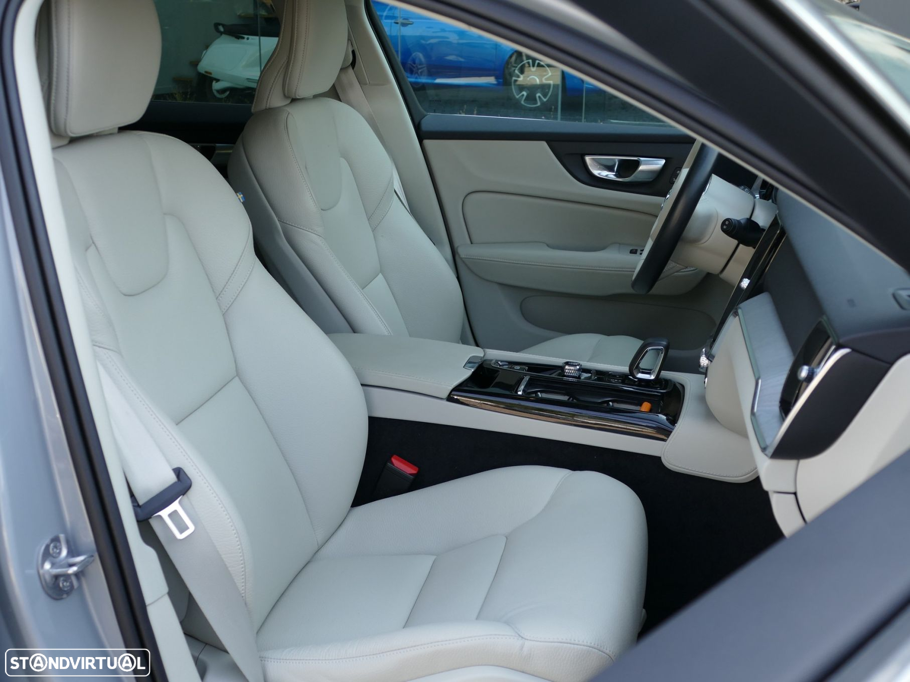 Volvo V60 2.0 T6 AWD TE Core - 27