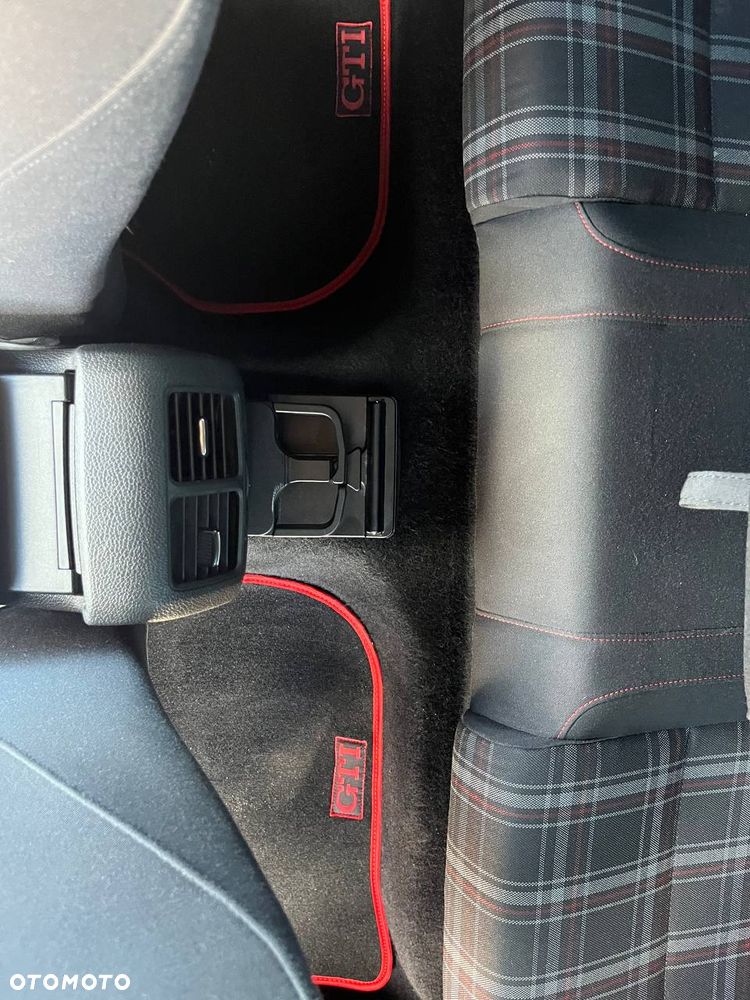 Volkswagen Golf - 12