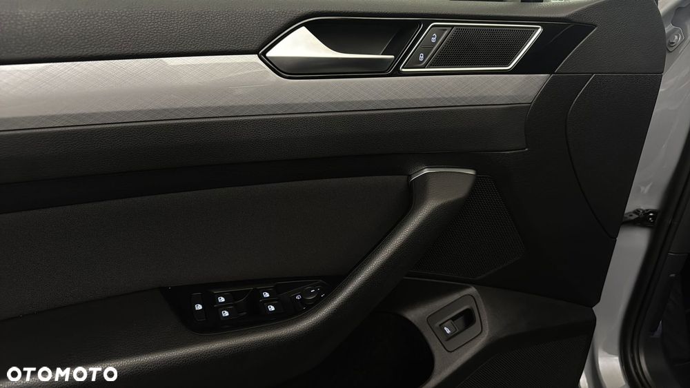 Volkswagen Passat - 20