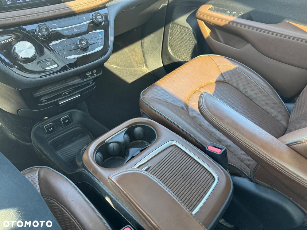 Chrysler Pacifica - 21