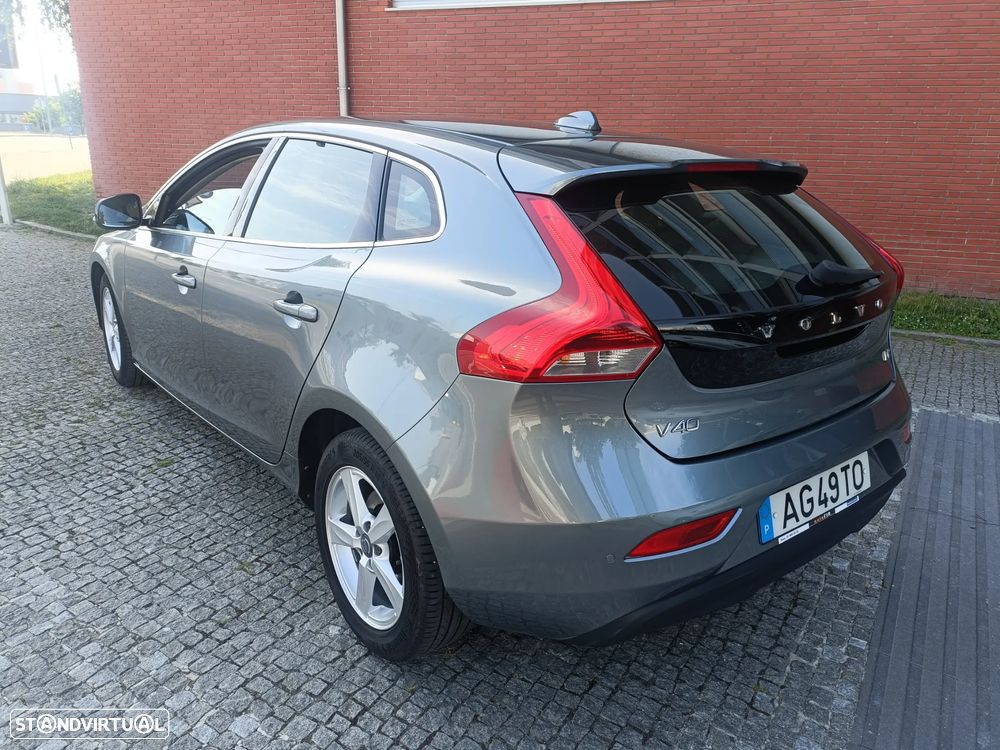 Volvo V40 D2 Momentum - 2