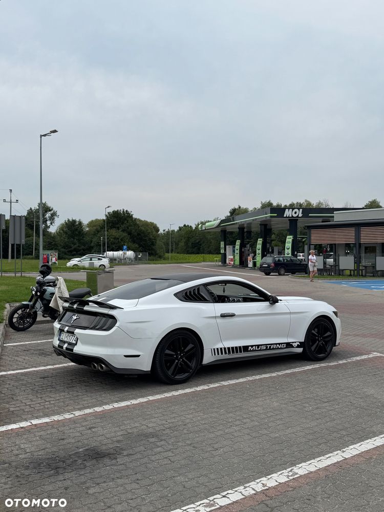 Ford Mustang - 10