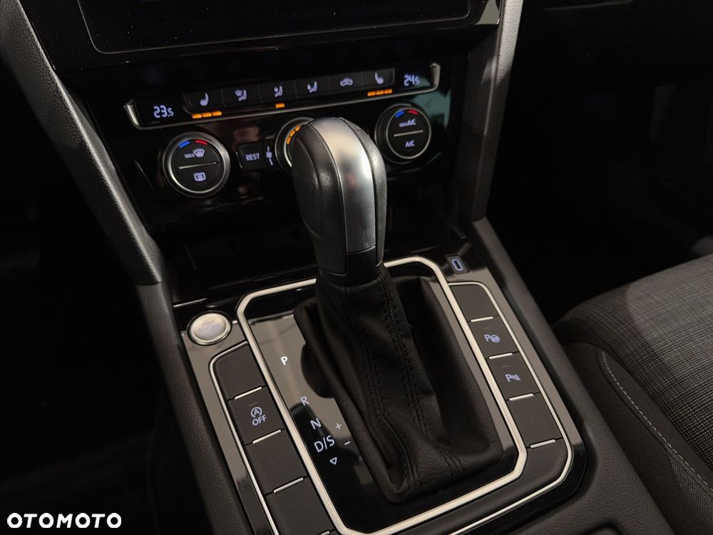Volkswagen Passat Variant - 25