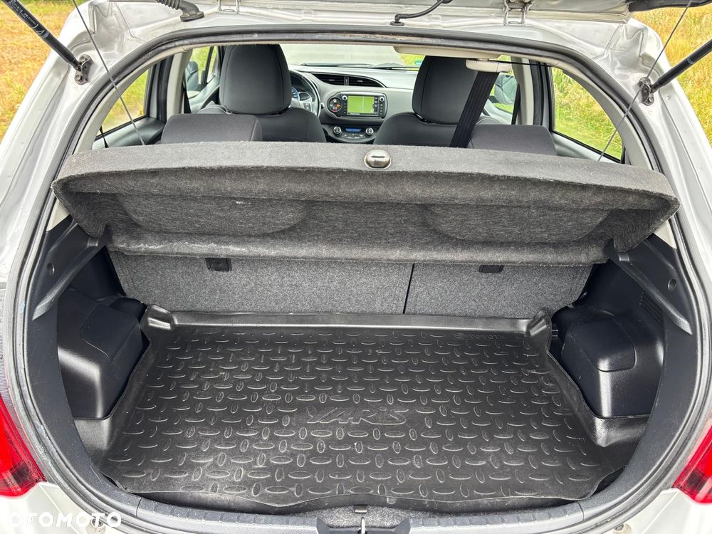 Toyota Yaris Hybrid 100 Sol - 16