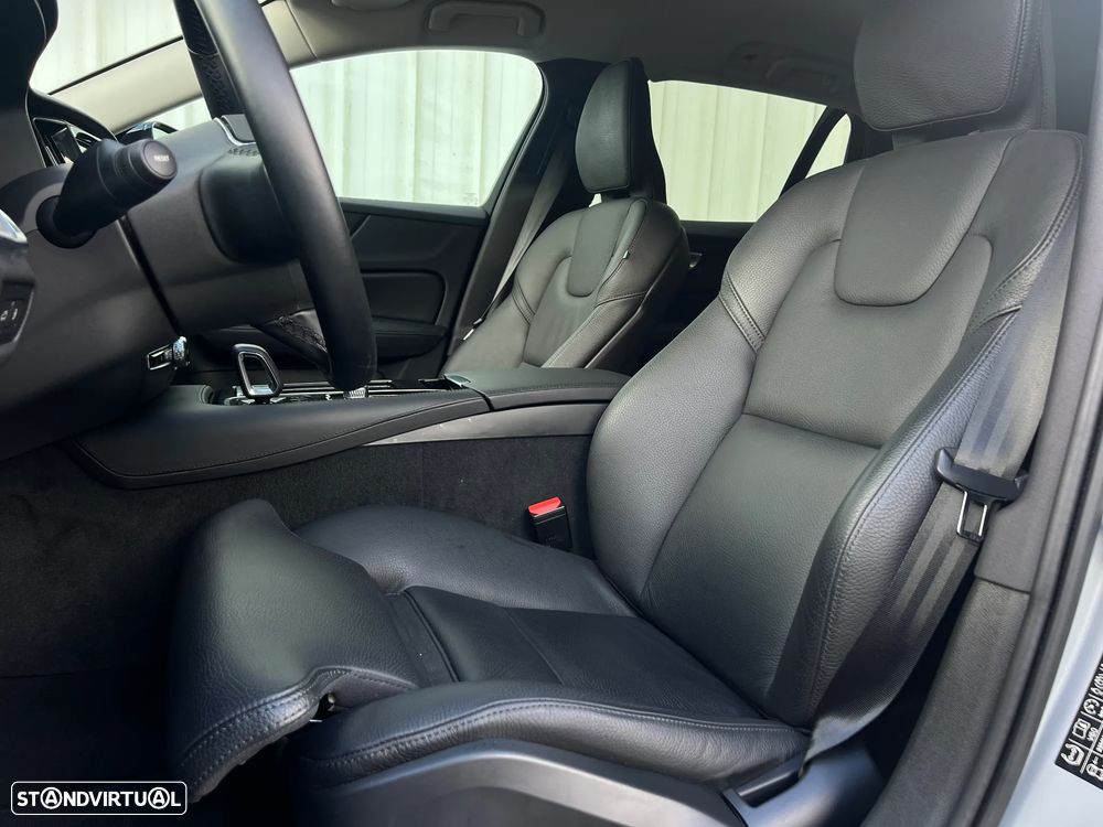 Volvo V60 2.0 T6 AWD TE Plus Dark - 30