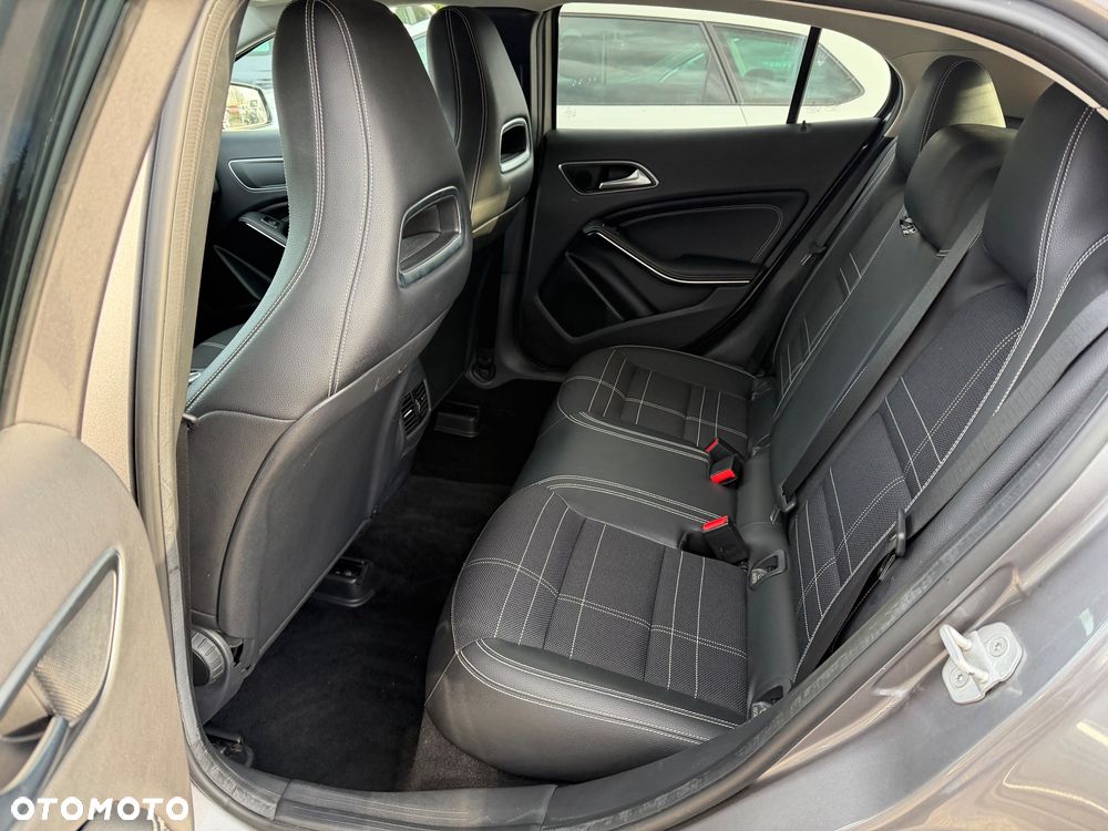 Mercedes-Benz GLA 200 Urban - 25