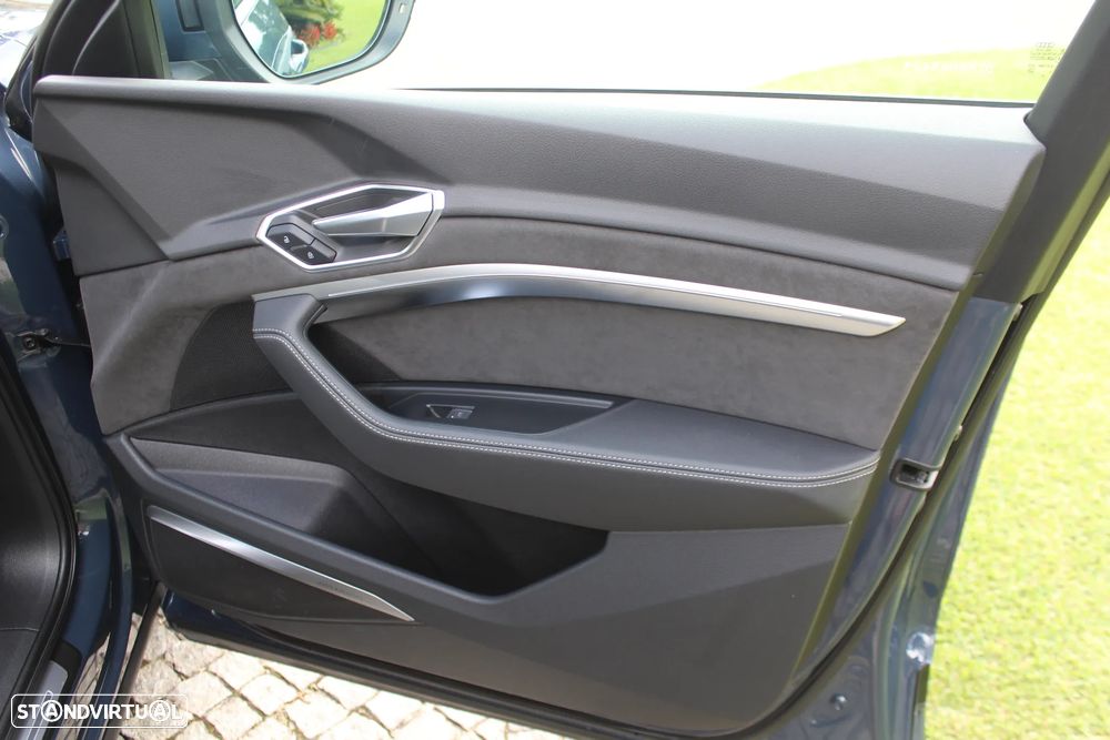 Audi e-tron 55 quattro S line - 31