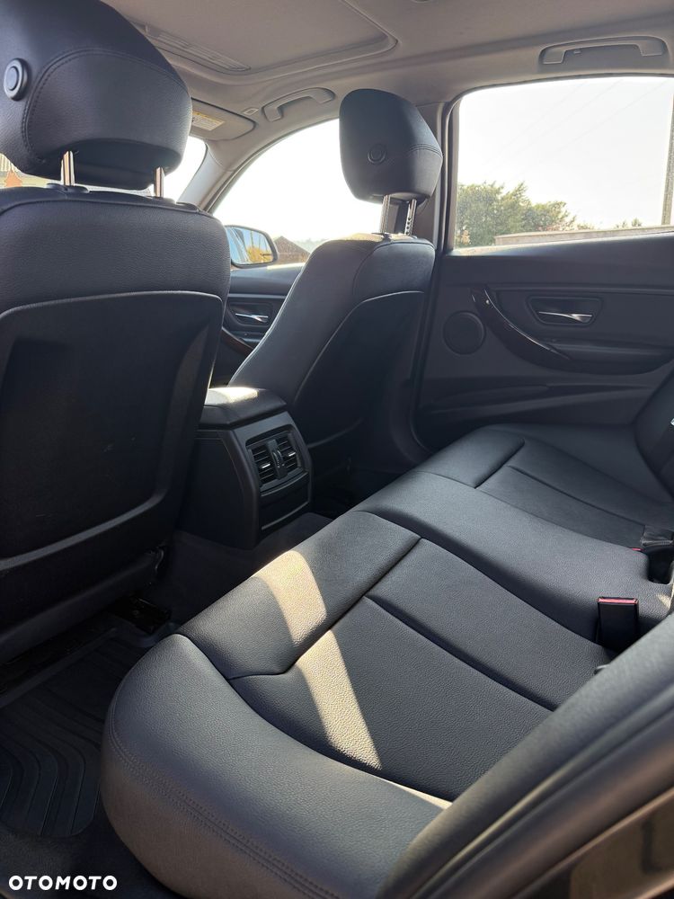 BMW Seria 3 320i xDrive - 7