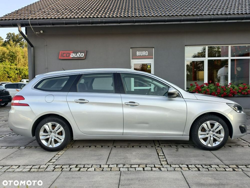 Peugeot 308 - 8
