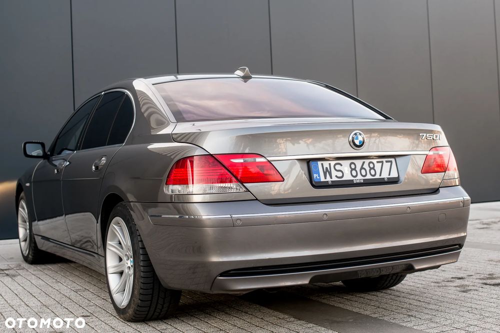 BMW Seria 7 750i - 14