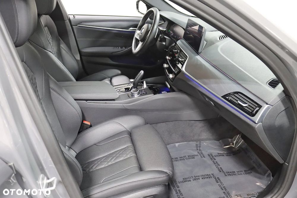 BMW Seria 5 530i xDrive M Sport Edition - 29
