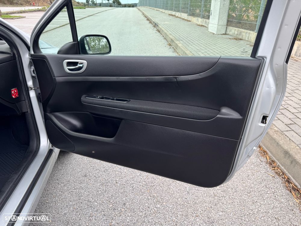 Peugeot 307 1.4 HDi XS Premium - 25