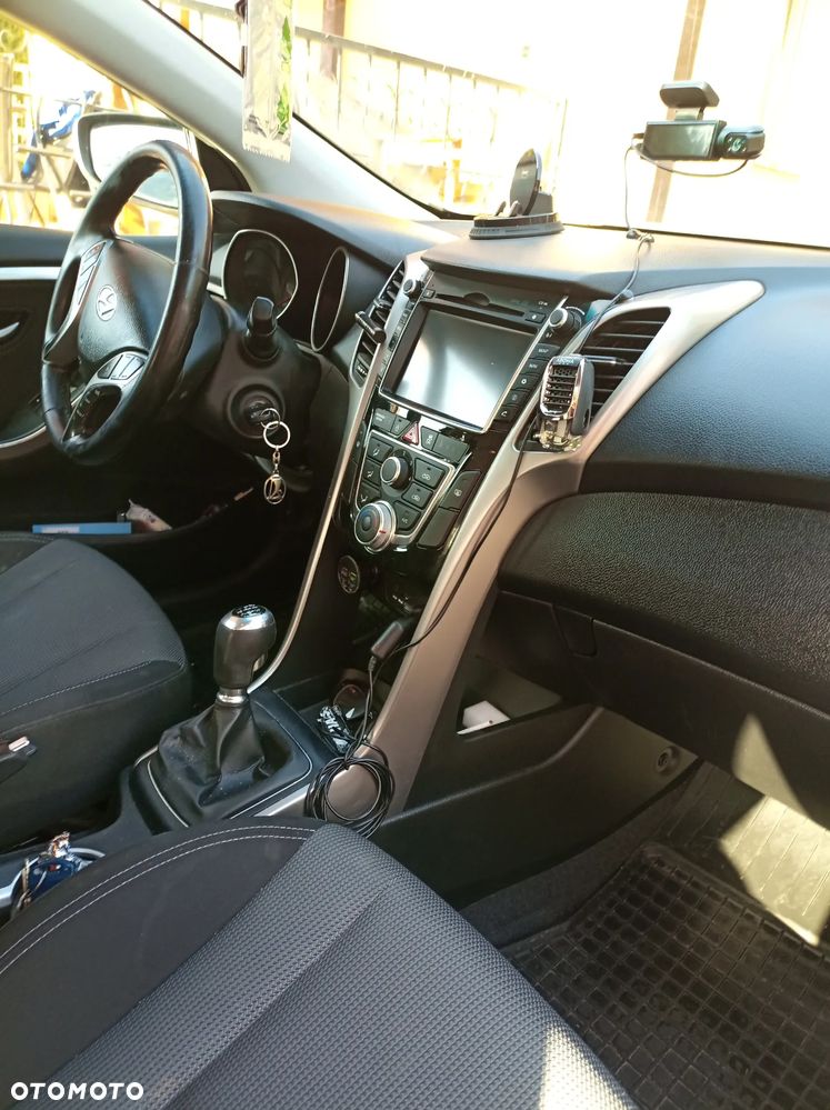 Hyundai i30 1.6 CRDi Classic + - 5